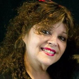 Meet your Posher, Lorie